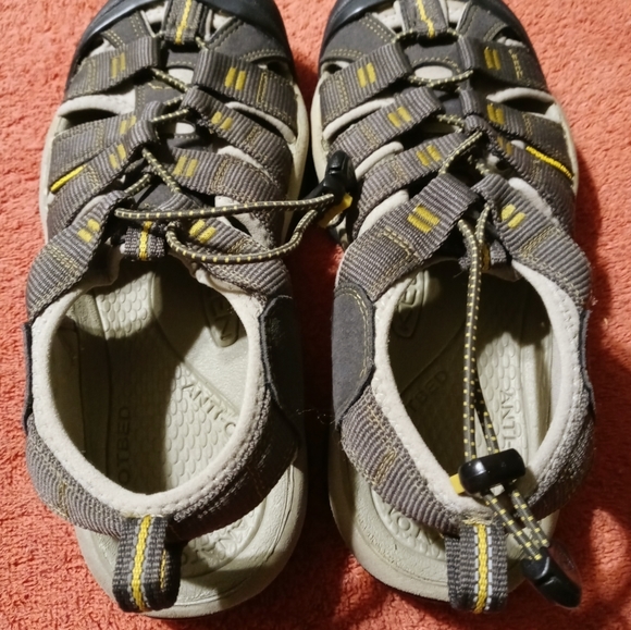 Keen Other - Youth size 8 KEEN Waterproof Hiking Shoe